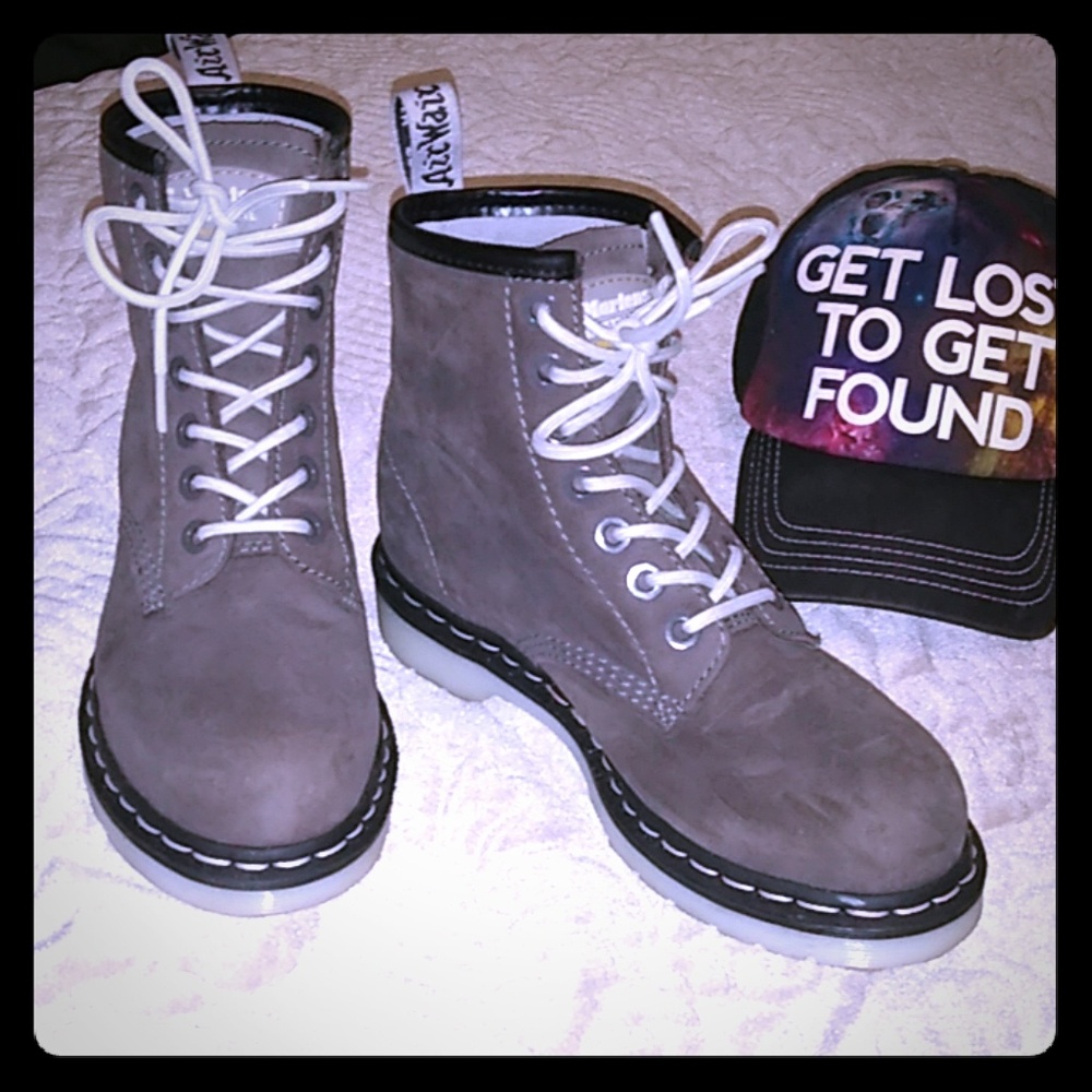 Doc Marten Steel toe industrial in grey suede 🖤
